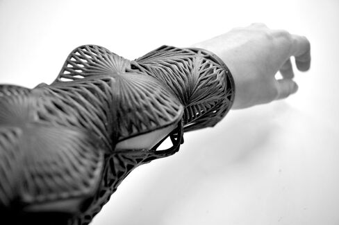 Pauline van Dongen's 3D-printed sleeve changes its texture—from 2D to 3D and back—along with arm movements.