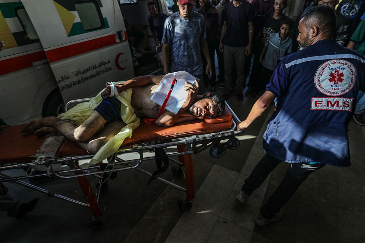 🟪"Striscia di Gaza: Attacco Mortale Colpisce Stazioni di Aiuto Umanitario, 22 Vittime"