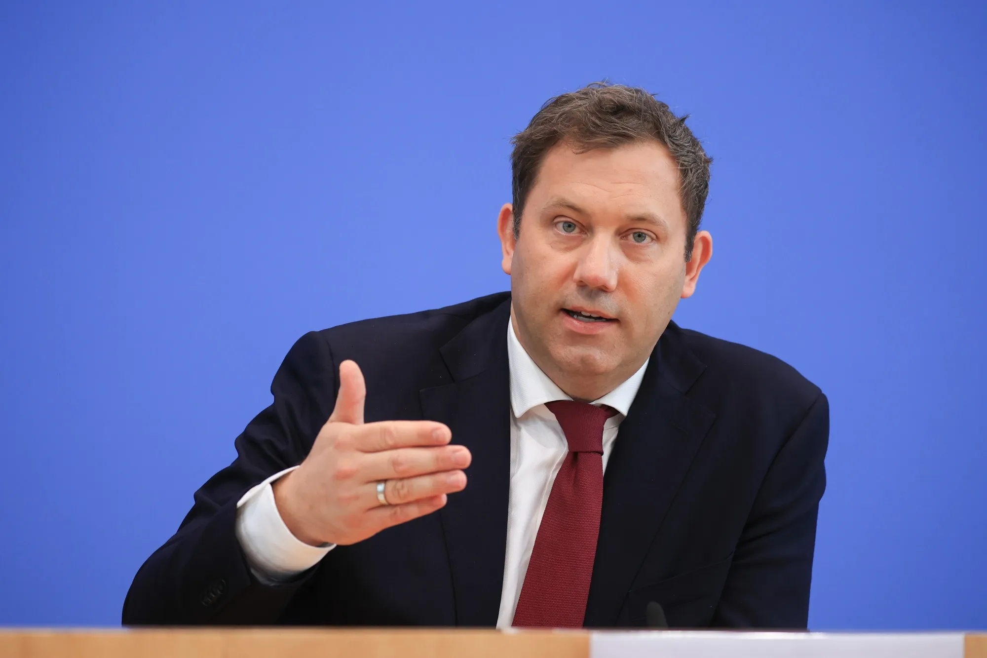 German Finance Chief Pledges Reforms to Reverse Economic Slump - Bloomberg