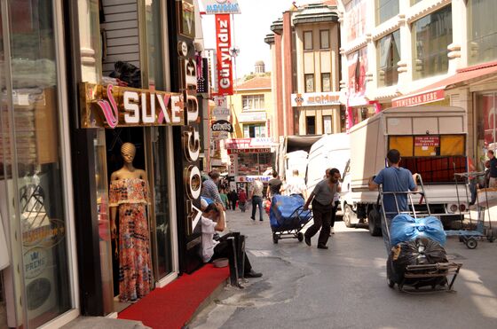Garment District Empty of Holiday Crowds Spells Gloom in Turkey