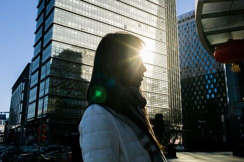 1495152170_china woman office worker
