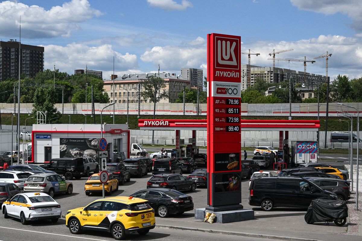 Gasoline Price Spike Adds to War’s Economic Toll for Russians