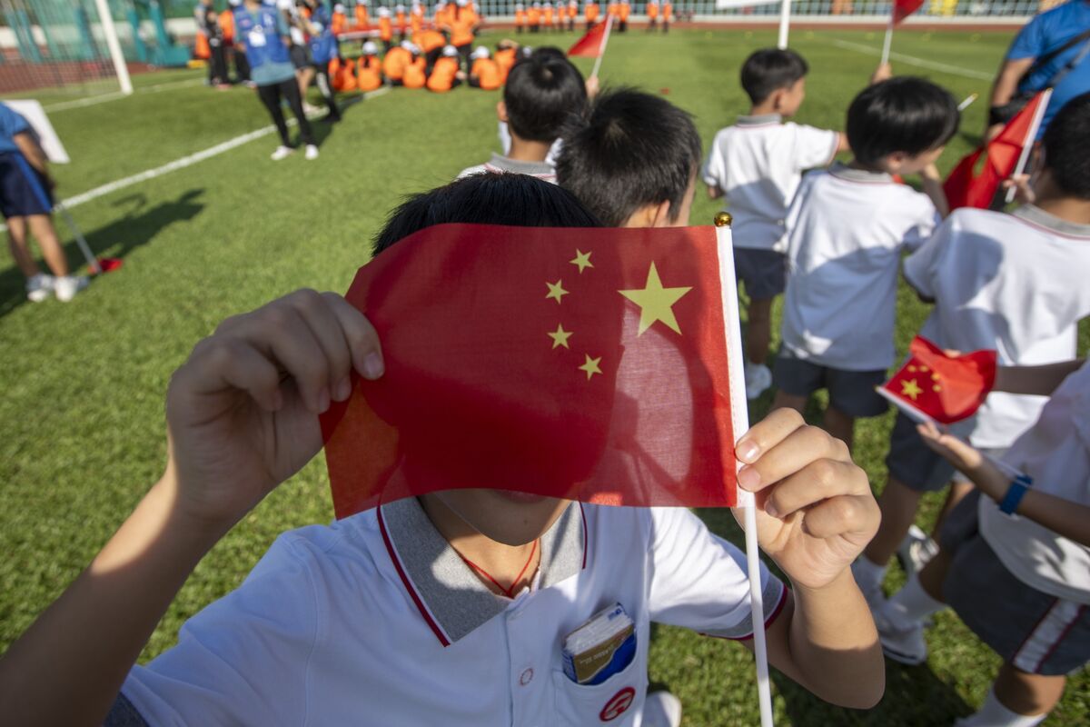 Hongkonger Inspektoren sagen, einige Schüler singen die Nationalhymne zu ...