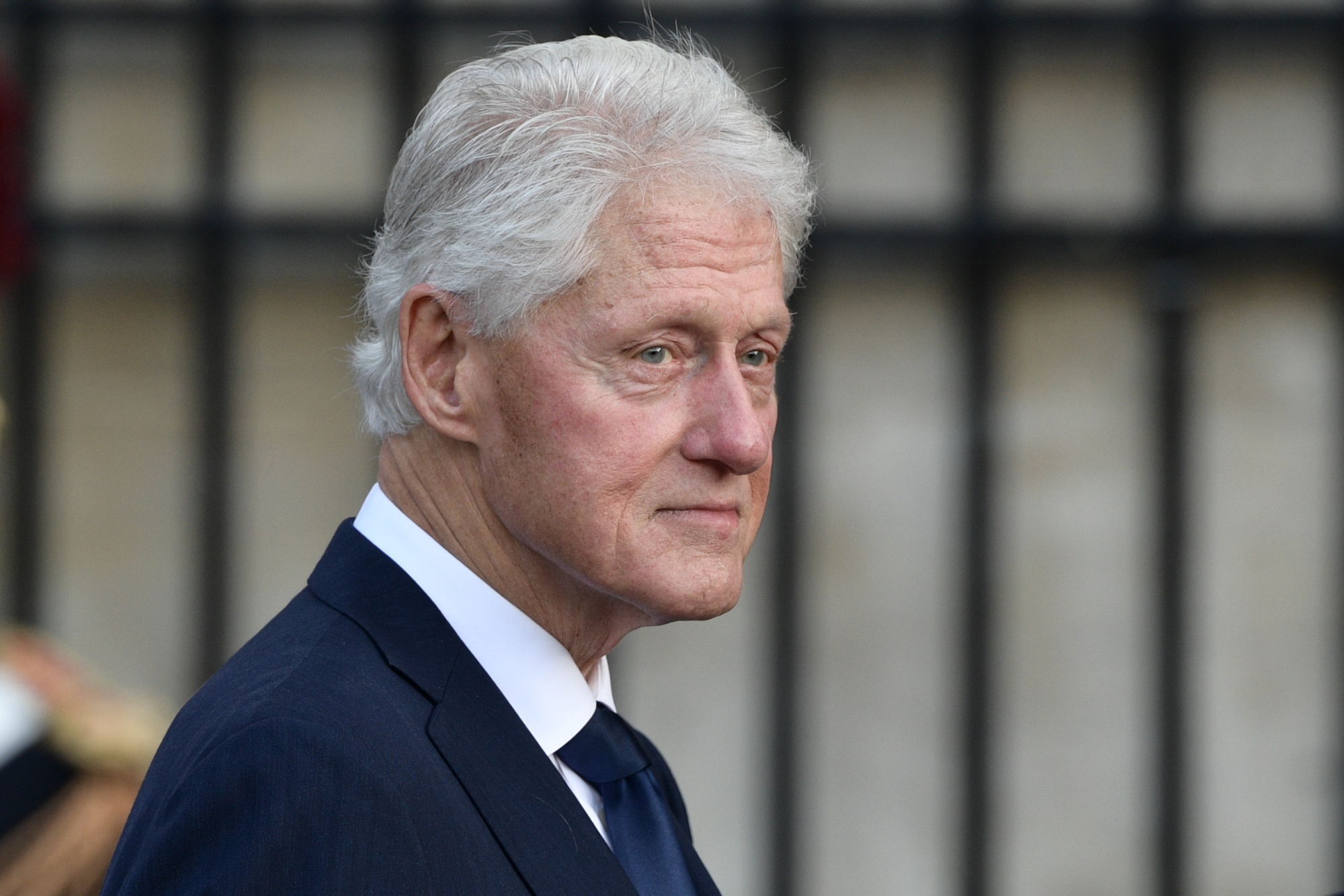 Bill Clinton to Spend One More Night in California Hospital - Bloomberg