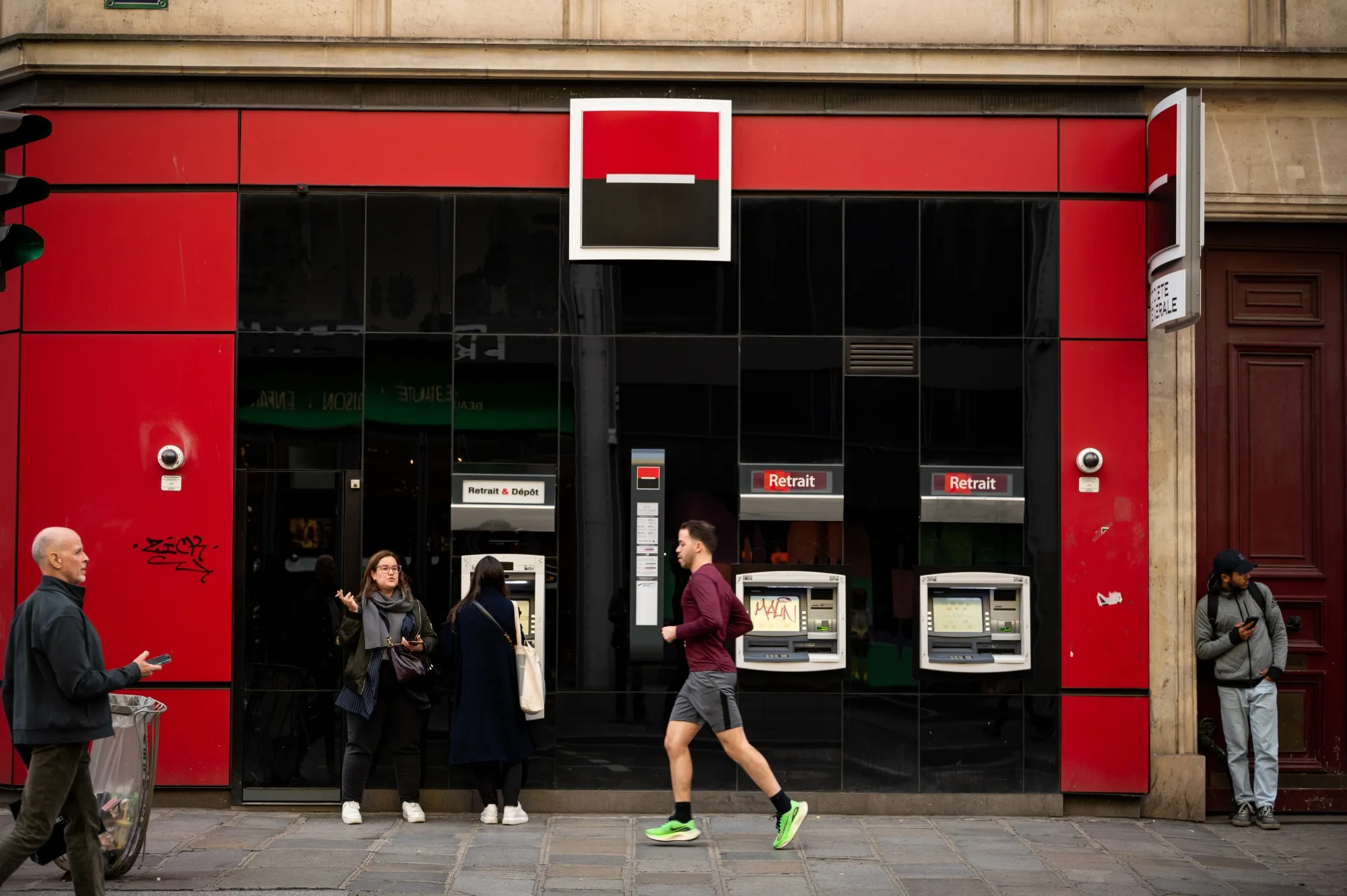 仏銀ソシエテ・ジェネラル、約1800億円の自社株買い－19日から開始も - Bloomberg