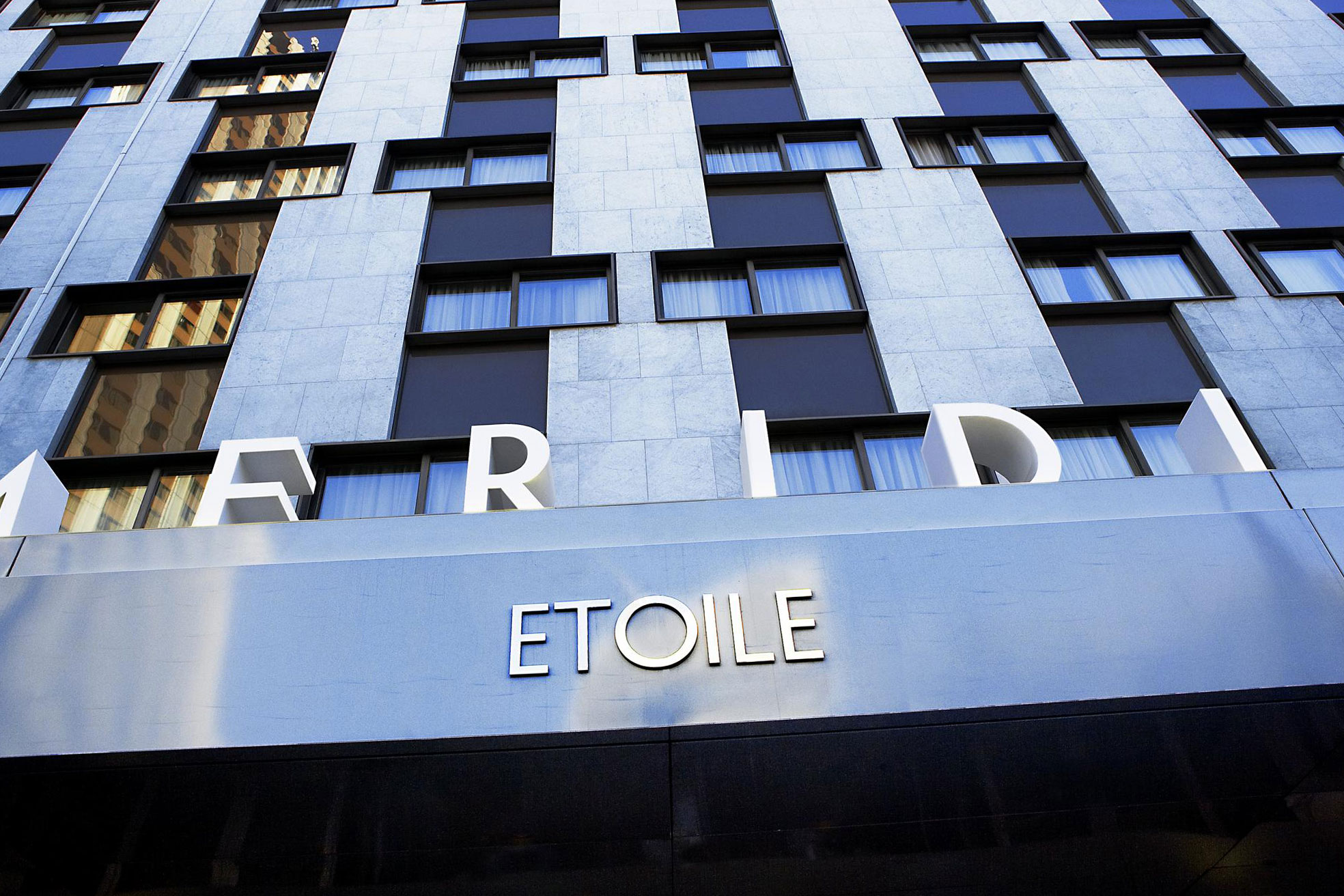 Mount Kellett Said to Consider Sale of Paris's Biggest Hotel - Bloomberg