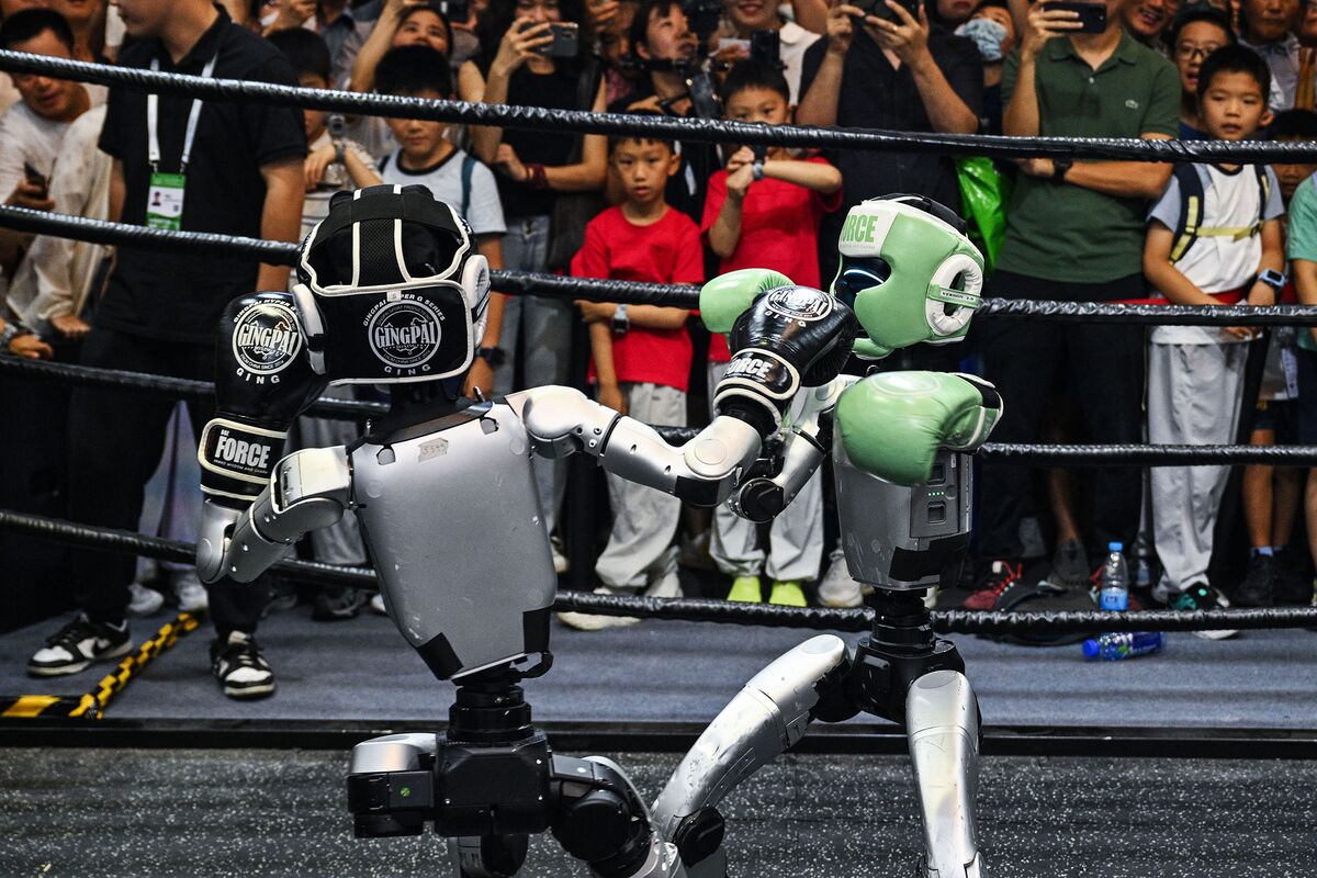 ブルームバーグのニュース記事「中国が人型ロボット開発加速、ボクシングも披露－７兆ドル市場に照準」の画像