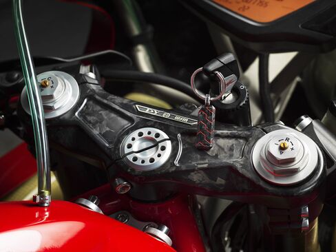 The bike, with a keychain from the capsule collection.