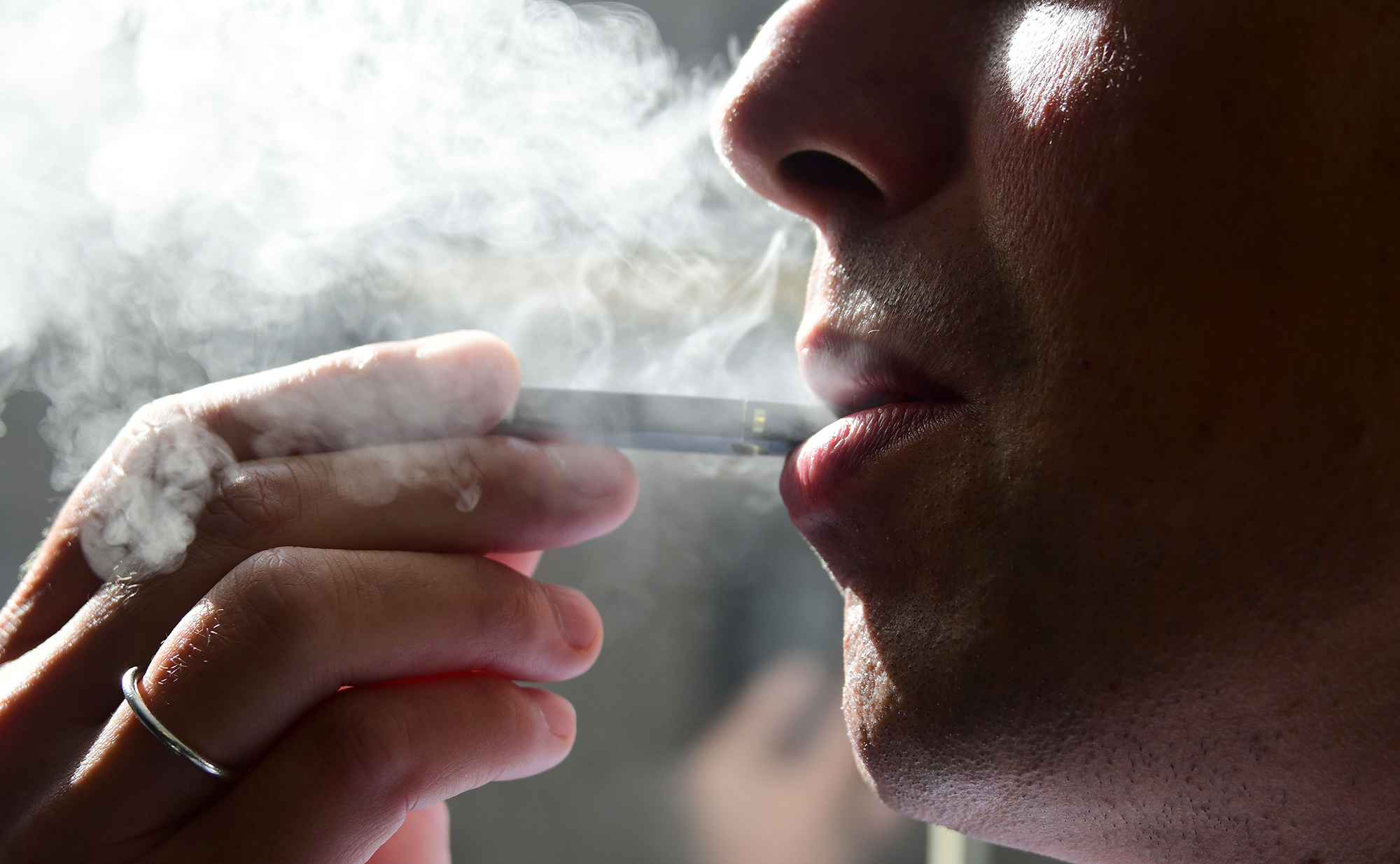 China Bans Online Sales of E Cigarettes to Protect Adolescents