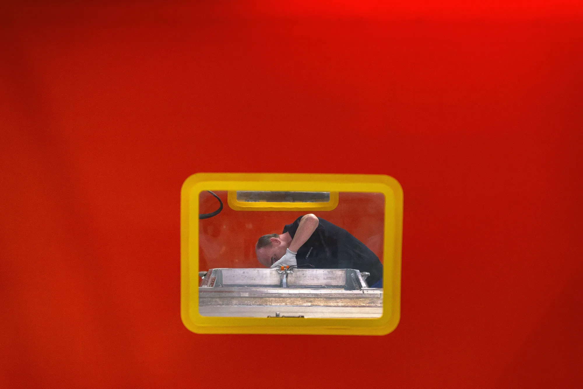 An employee assembles an electric-vehicle battery at a&nbsp;subsidiary of Mercedes-Benz AG&nbsp;in Kamenz, Germany.