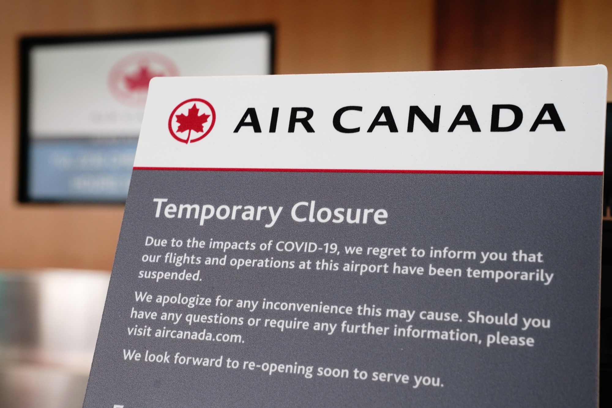 Air Canada Drops Most in Five Weeks on Virus, Travel Warnings