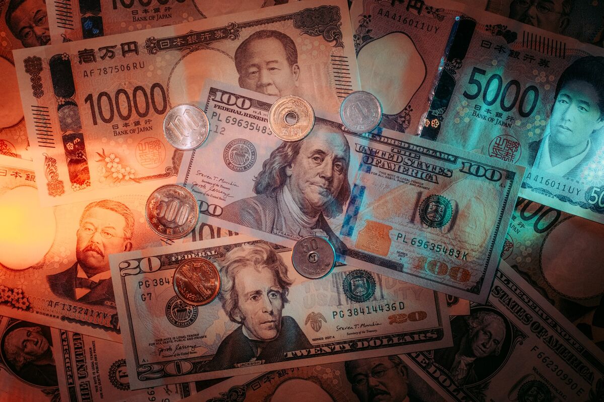 円が対ドルで下げ拡大、介入警戒水準の160円に接近