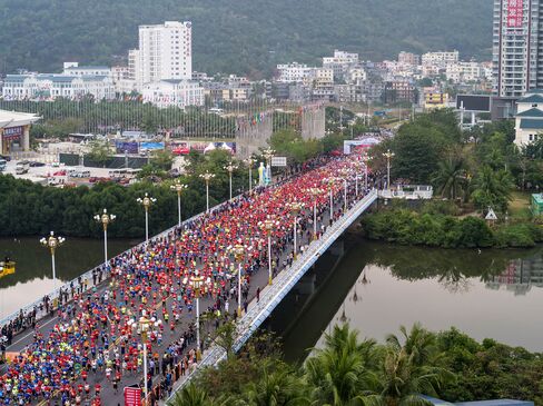 Runners participate in the Hainan International Marathon in Sanya in February 2016. More Chinese are taking up sports and healthy lifestyle.