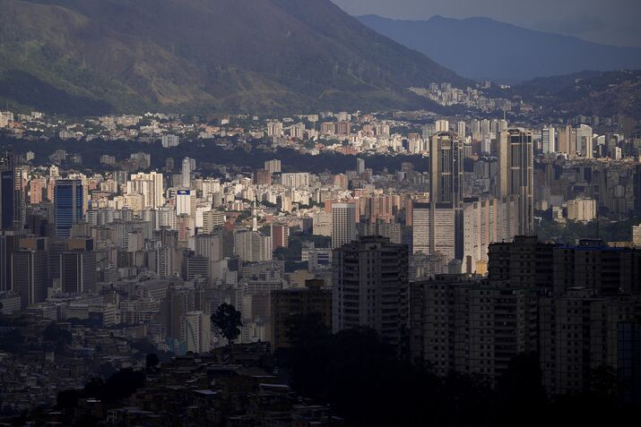 Trump Declares Venezuelan Airspace Closed Amid Attack Fears
