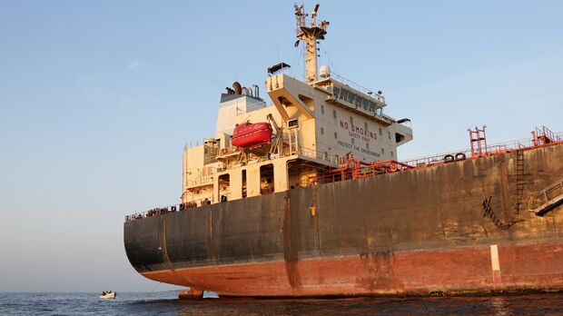 Global Oil Market Shift East | Logistics Cost Impact for Cross-Border Sellers