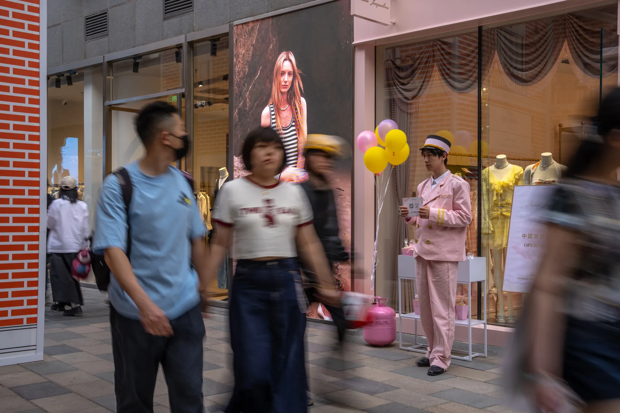Retail Economy in Beijing During Labor Day "Golden Week" Holiday