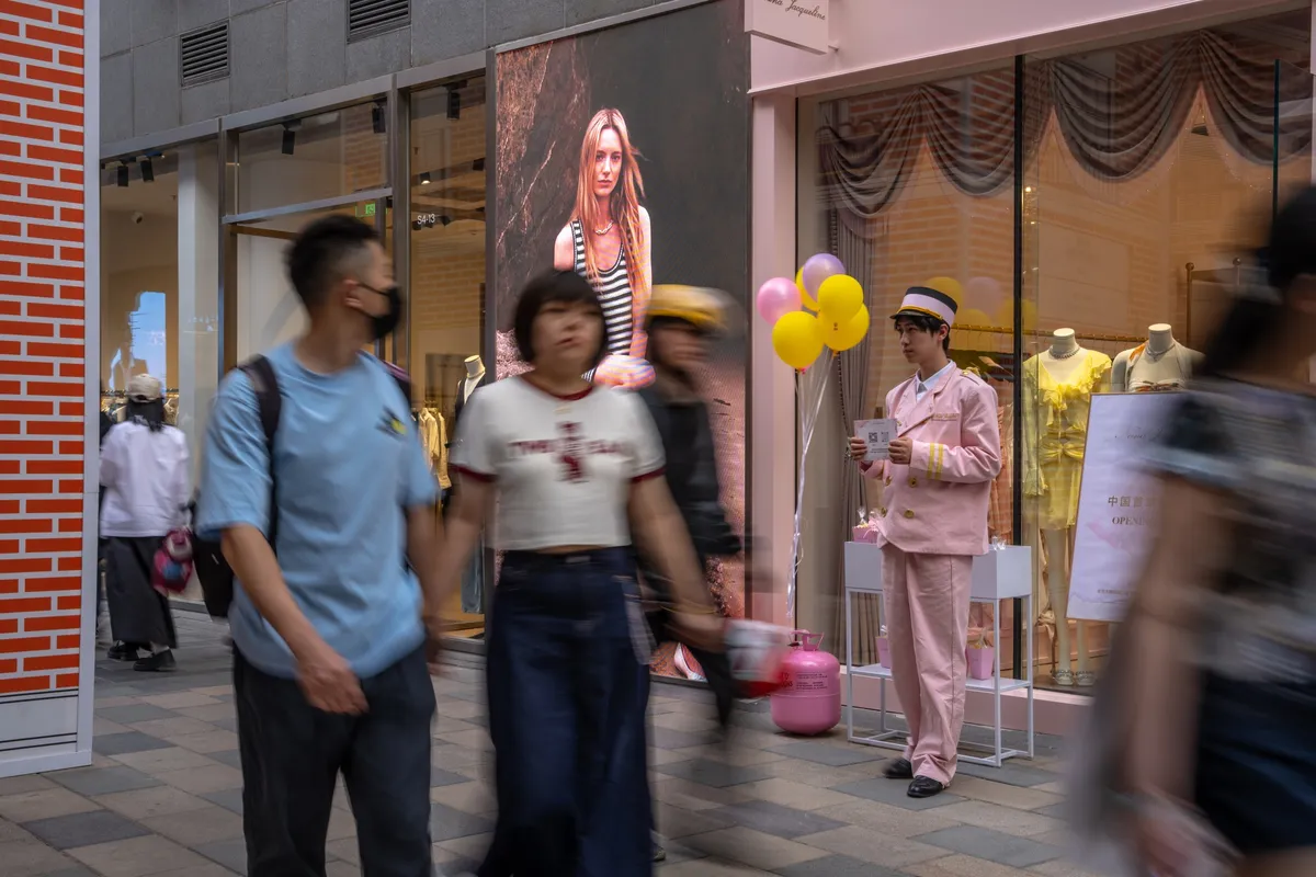 中国11月小売売上高、前年比1.3%増に急減速 内需の弱さ浮き彫りに
