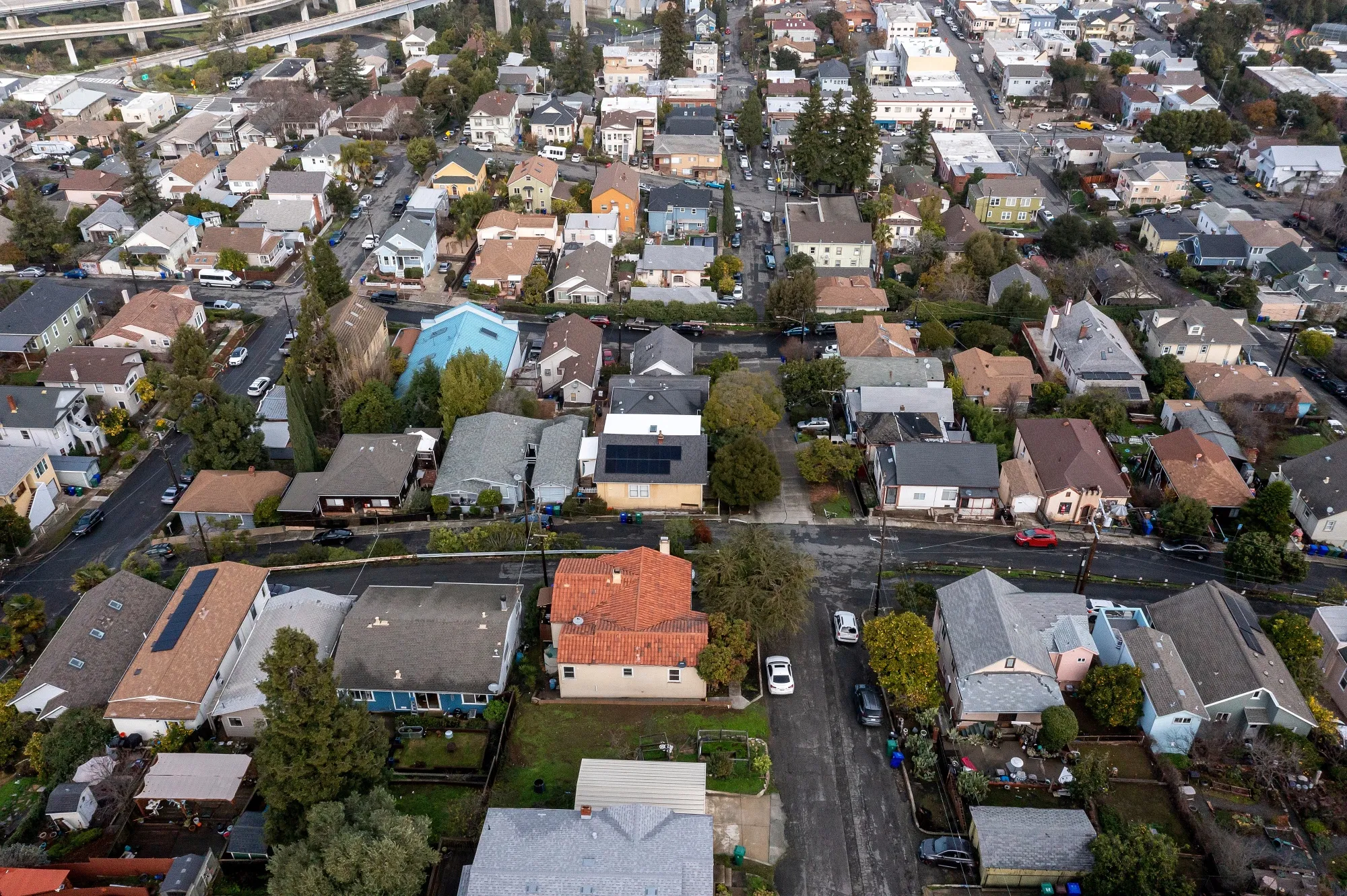 Housing affordability in the US remains under strain amid high prices and elevated borrowing costs.&nbsp;