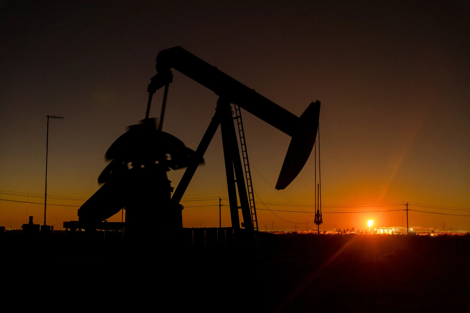 Oil Set For Biggest Weekly Gain Since Early 2023 On Mideast Risk