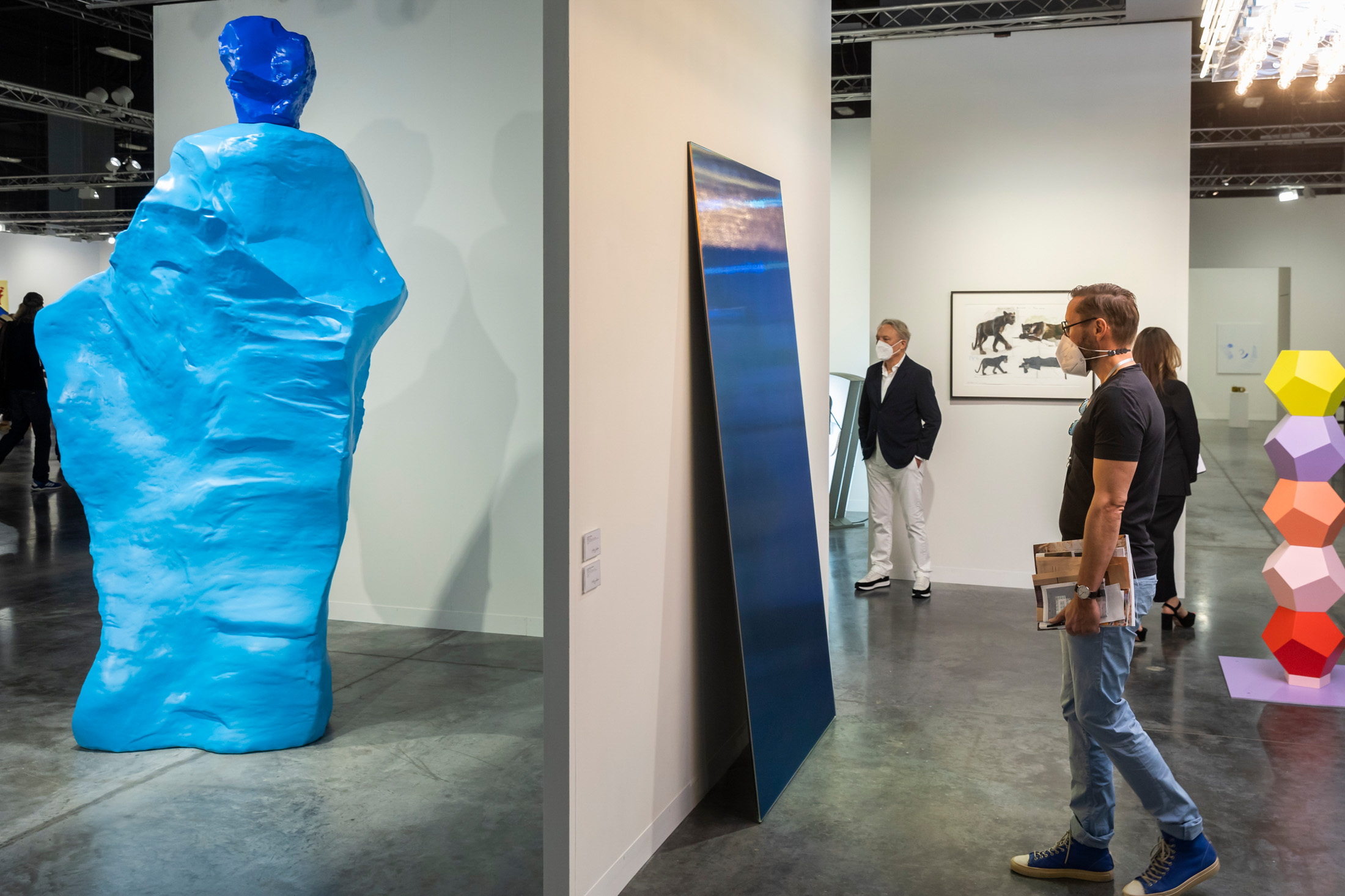 Art Basel Miami Beach's Opening Day Sees Collectors Defy Omicron, Drive  Sales - Bloomberg