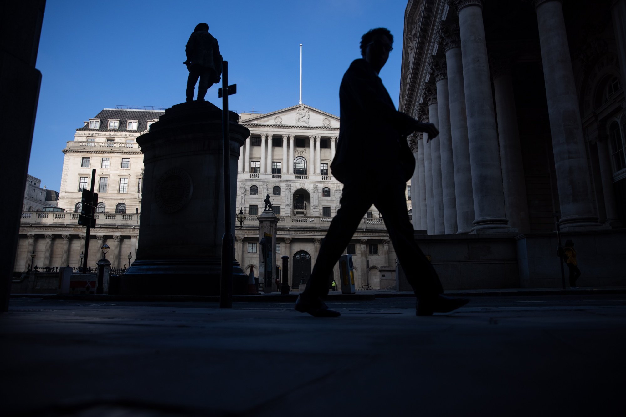U.K. Bond Curve Seen Pivoting as Investors Brace for QE Shift - Bloomberg