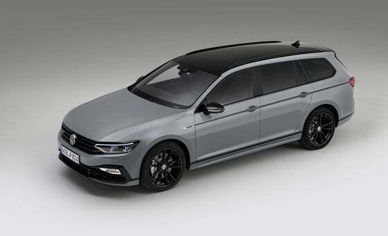 VW Straddles Old and New in Electric Buggy, Passat Face-off