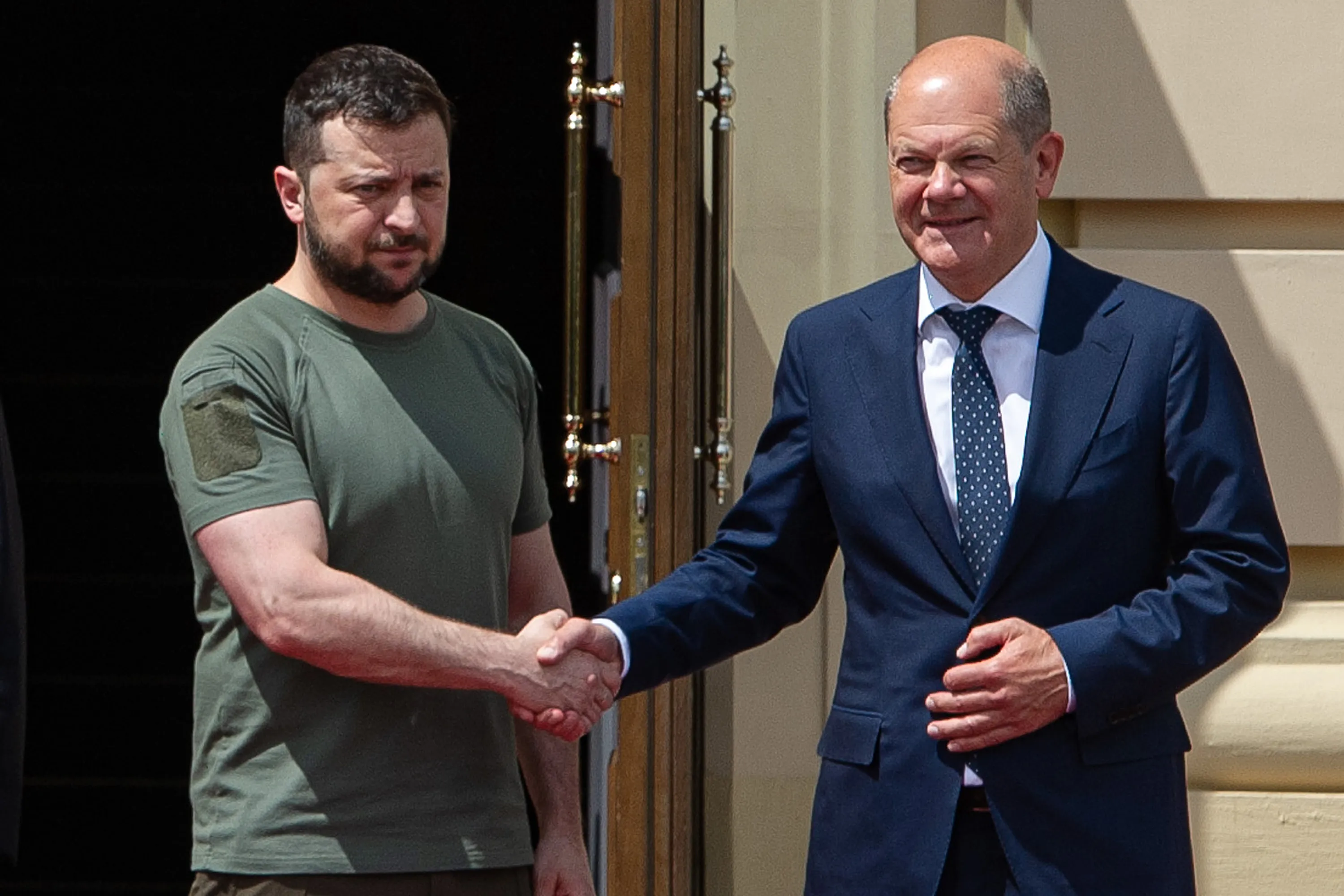 Scholz giving Zelenskiy a hand.