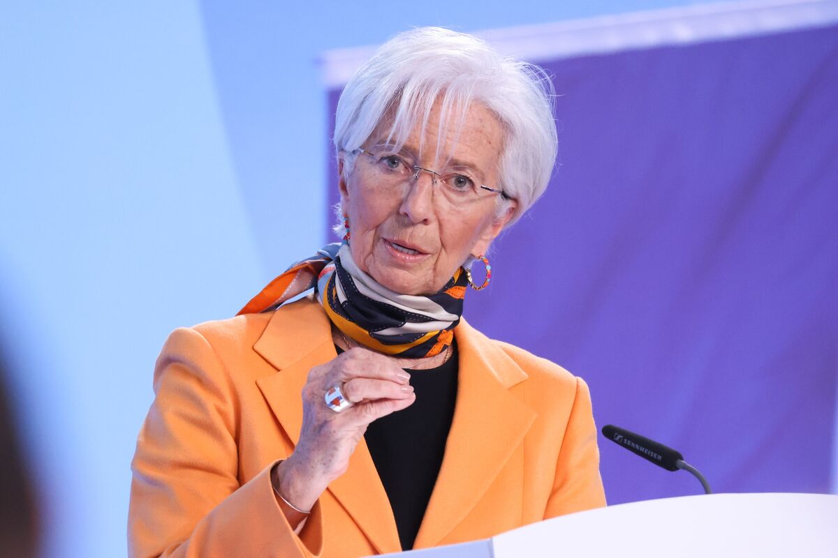 🟪"Klaus Schwab lascia il World Economic Forum: una transizione turbolenta verso la leadership di Christine Lagarde"