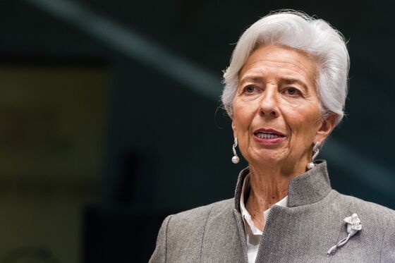 ECB’s Lagarde Sees Summer Recovery, Tricky Post-Pandemic Phase