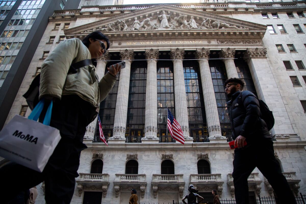 “Concerns Grow Over Health of US Regional Banks as Investors Sell Off Preferred Stock”