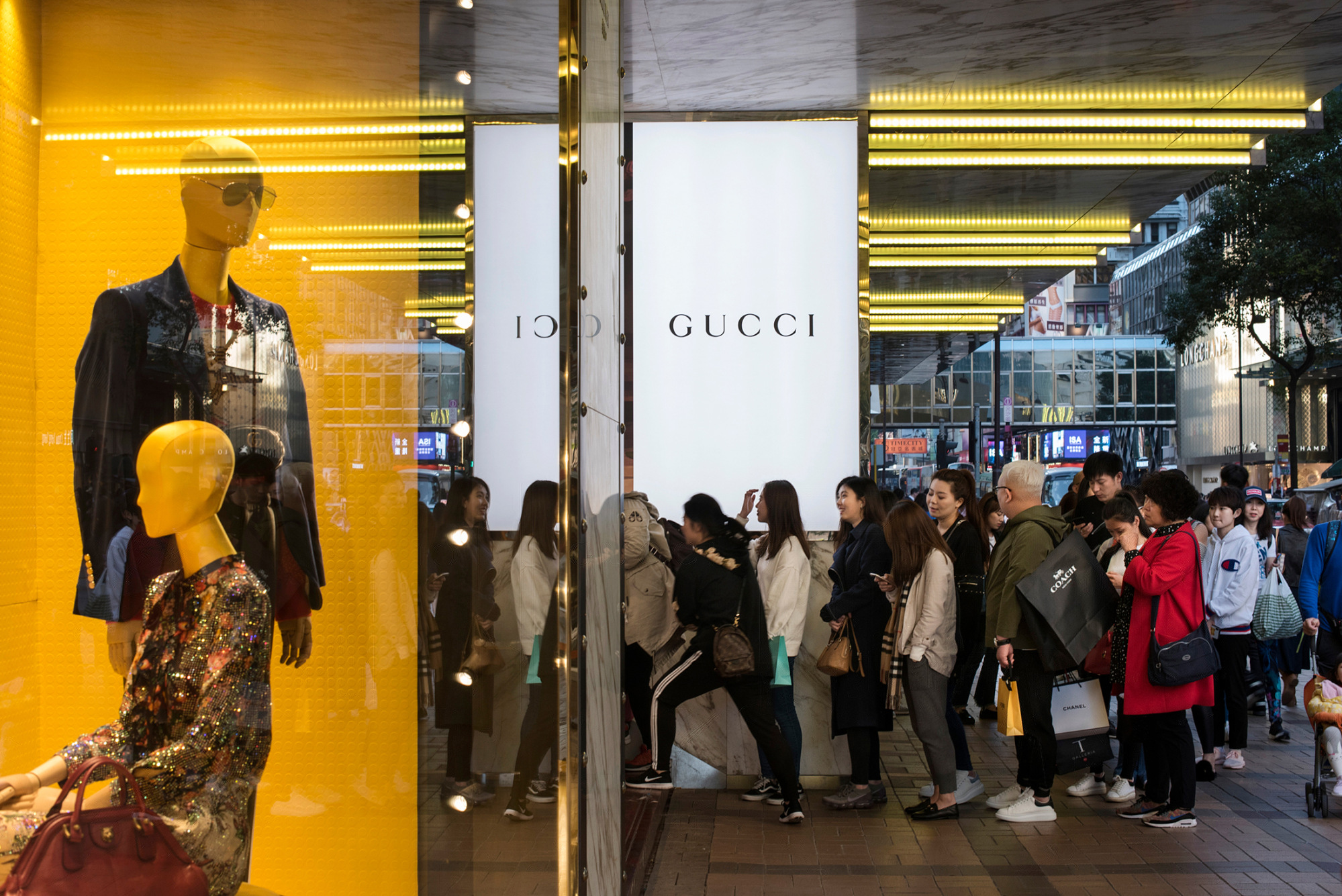 LVMH Boosted By Americans and Strong Dollar in Europe. Luxury Still Going  Strong - Bloomberg