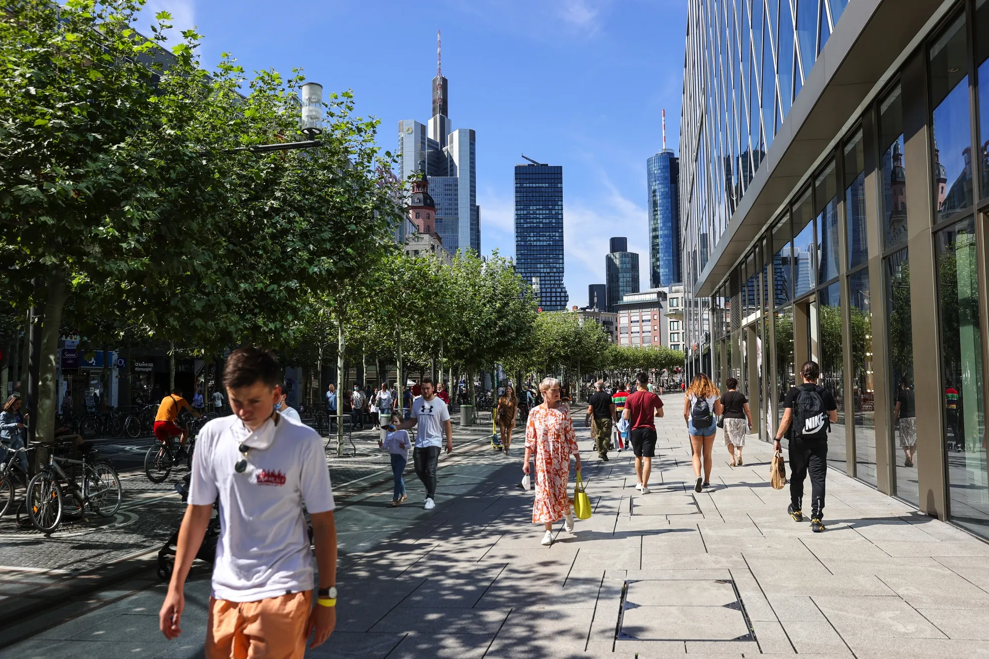 Shoppers pass along Zeil Strasse&nbsp;in Frankfurt, Germany, on Aug. 19.