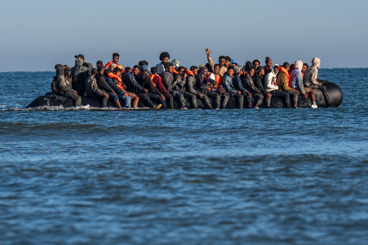 UK and France Plan to Counter People-Smugglers’ ‘Mega-Dinghies’