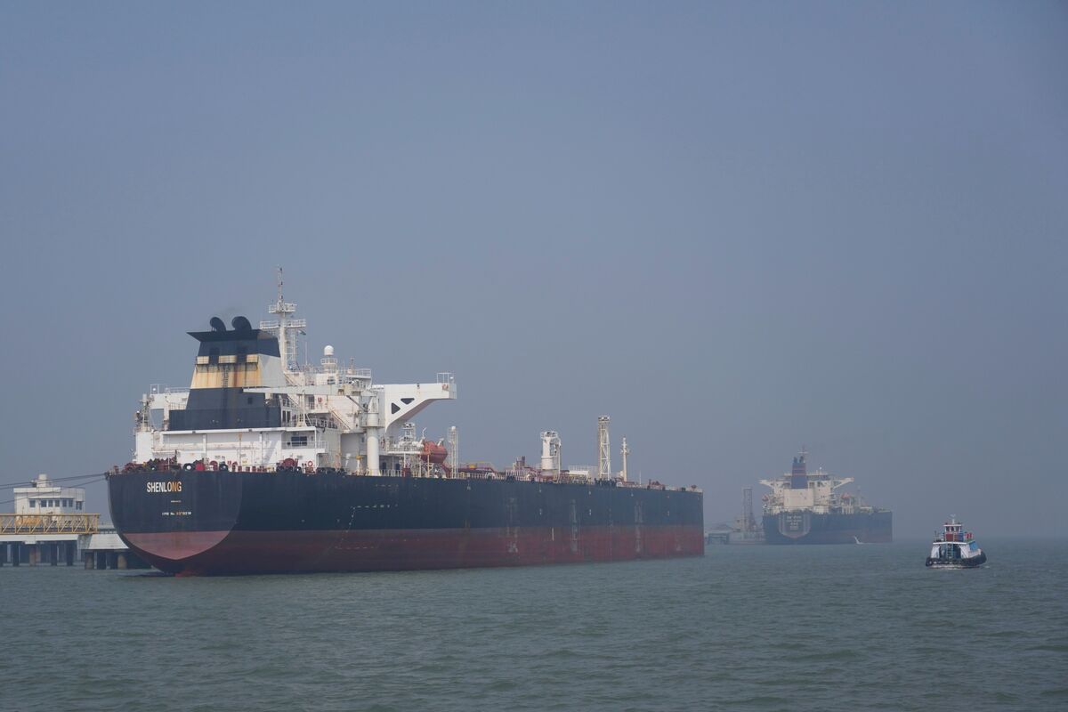 Saudi Oil Shipments Slip in July as Red Sea, Hormuz Risks Grow