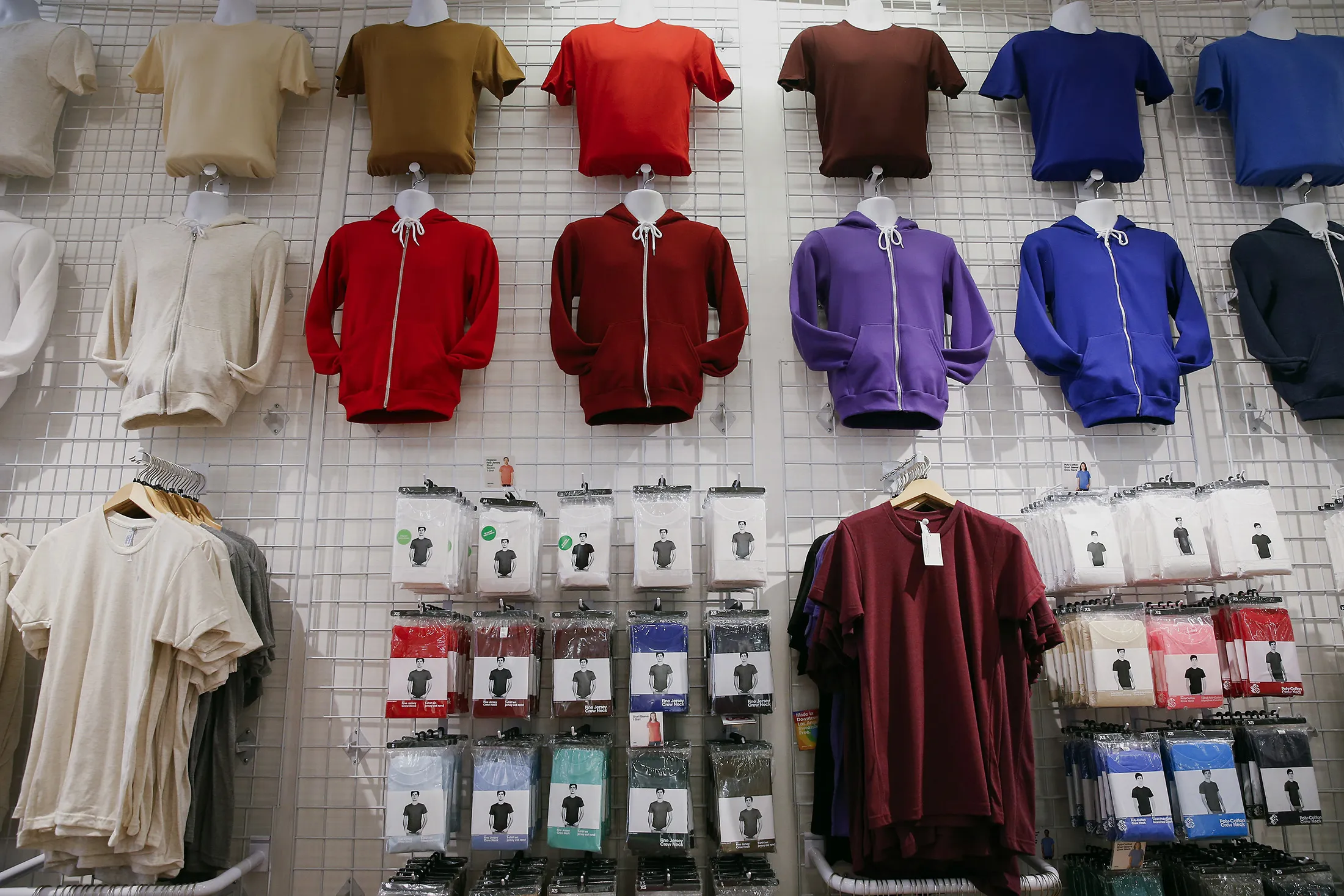 American Apparel Brand Will Soon Appear on Clothes Made Elsewhere -  Bloomberg