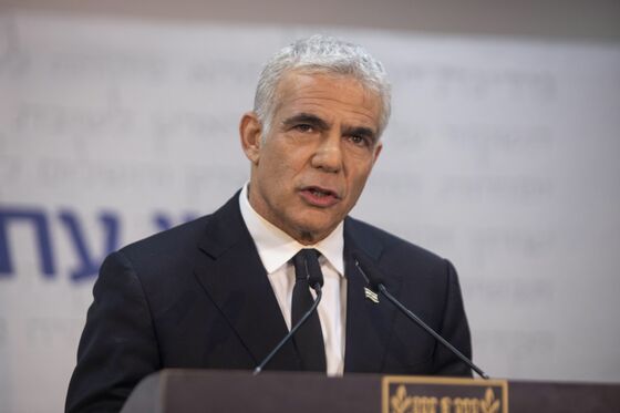 Netanyahu Rivals Face Midnight Deadline to Oust Israeli Premier