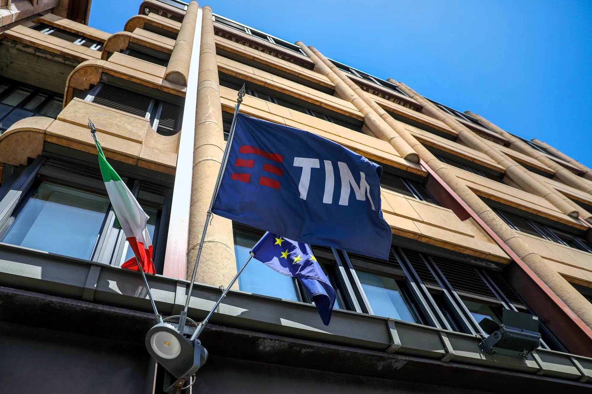 Telecom Italia SpA Network Installations Ahead of Company Results
