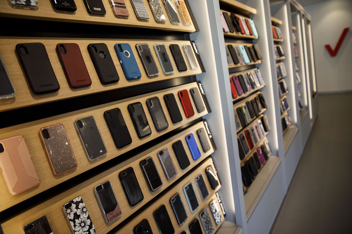 AT&T, Verizon Probe Heralds New Era of Greater Telecom Scrutiny - Bloomberg