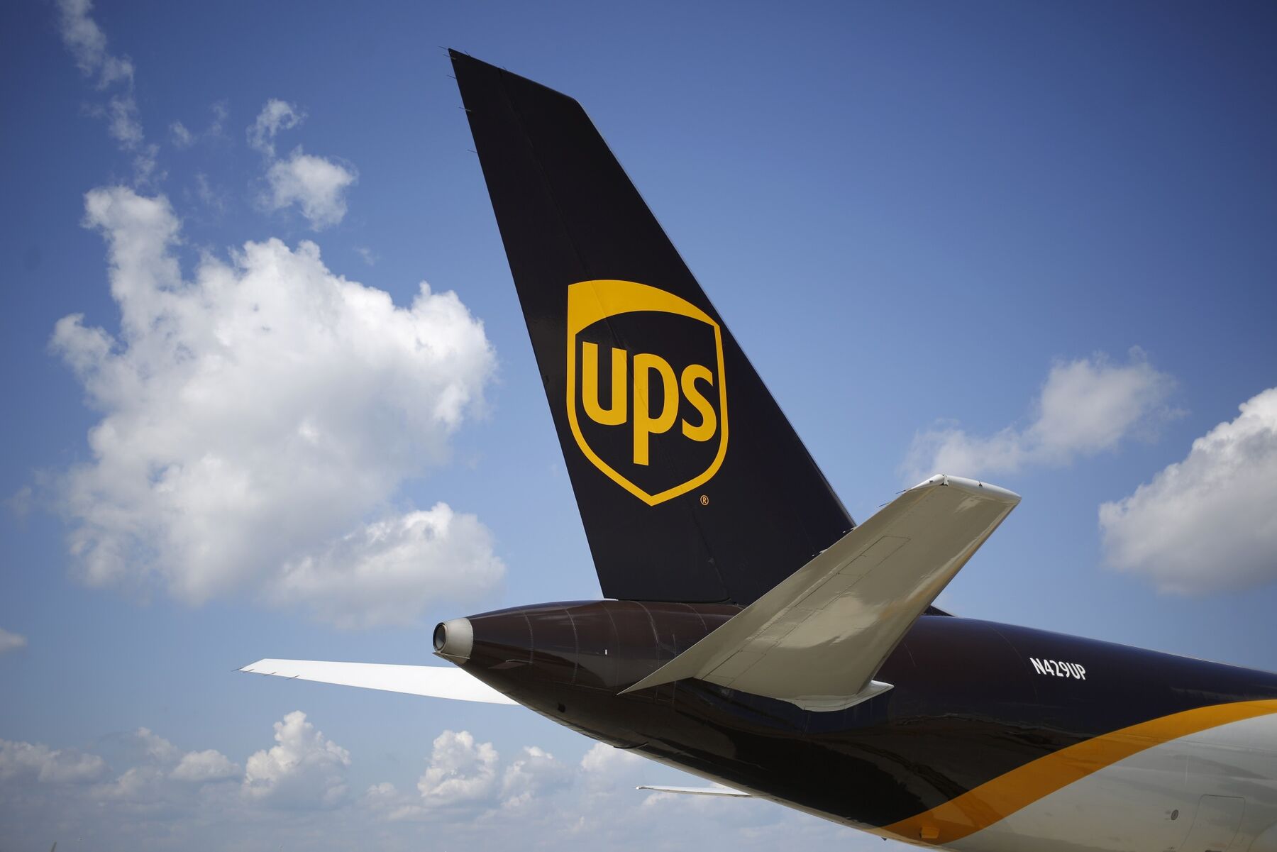 UPS Offers Severance Package to 167 Pilots as Air Cargo Slumps Bloomberg