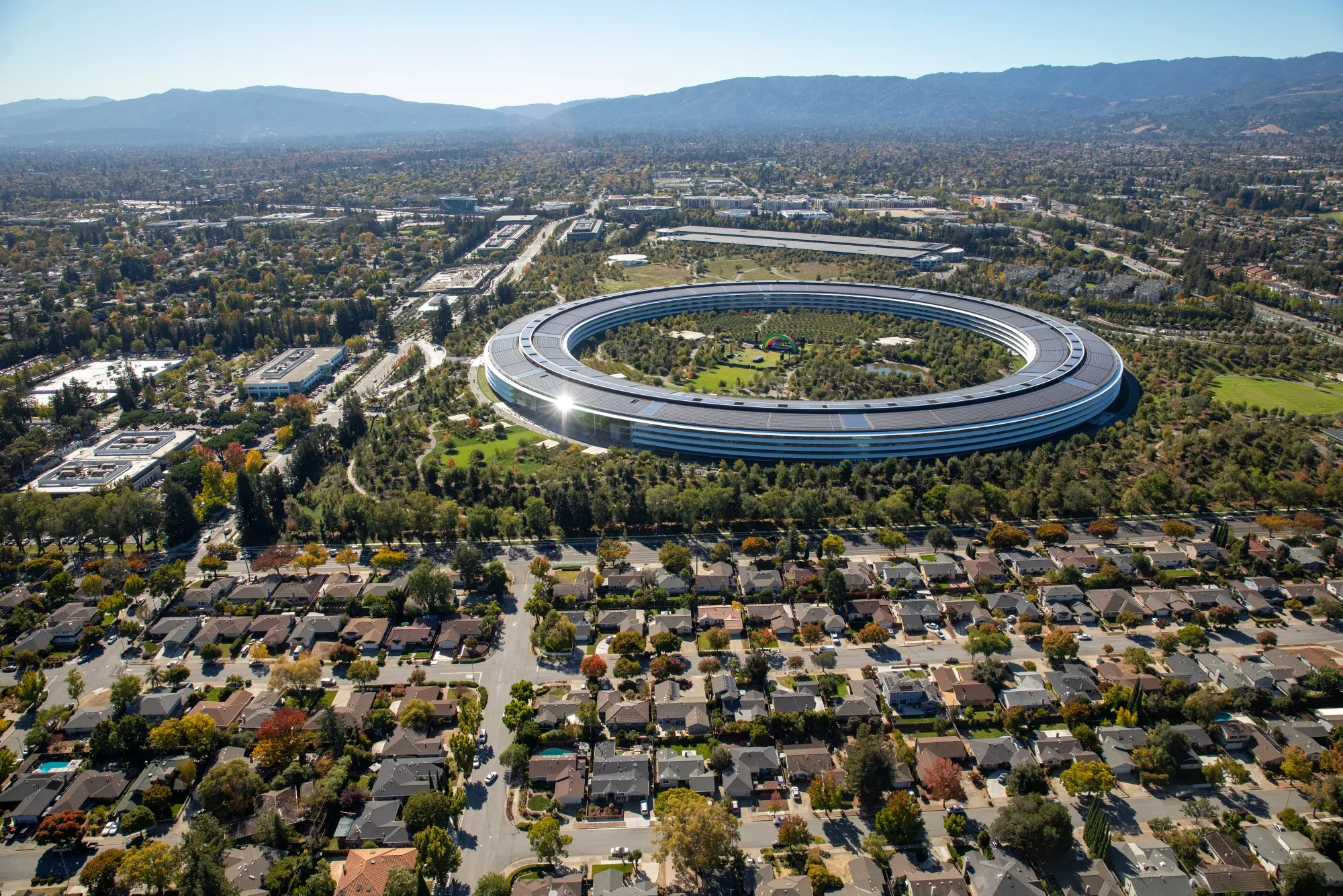 Apple Encourages Silicon Valley Staff to Work From Home on Virus - Bloomberg