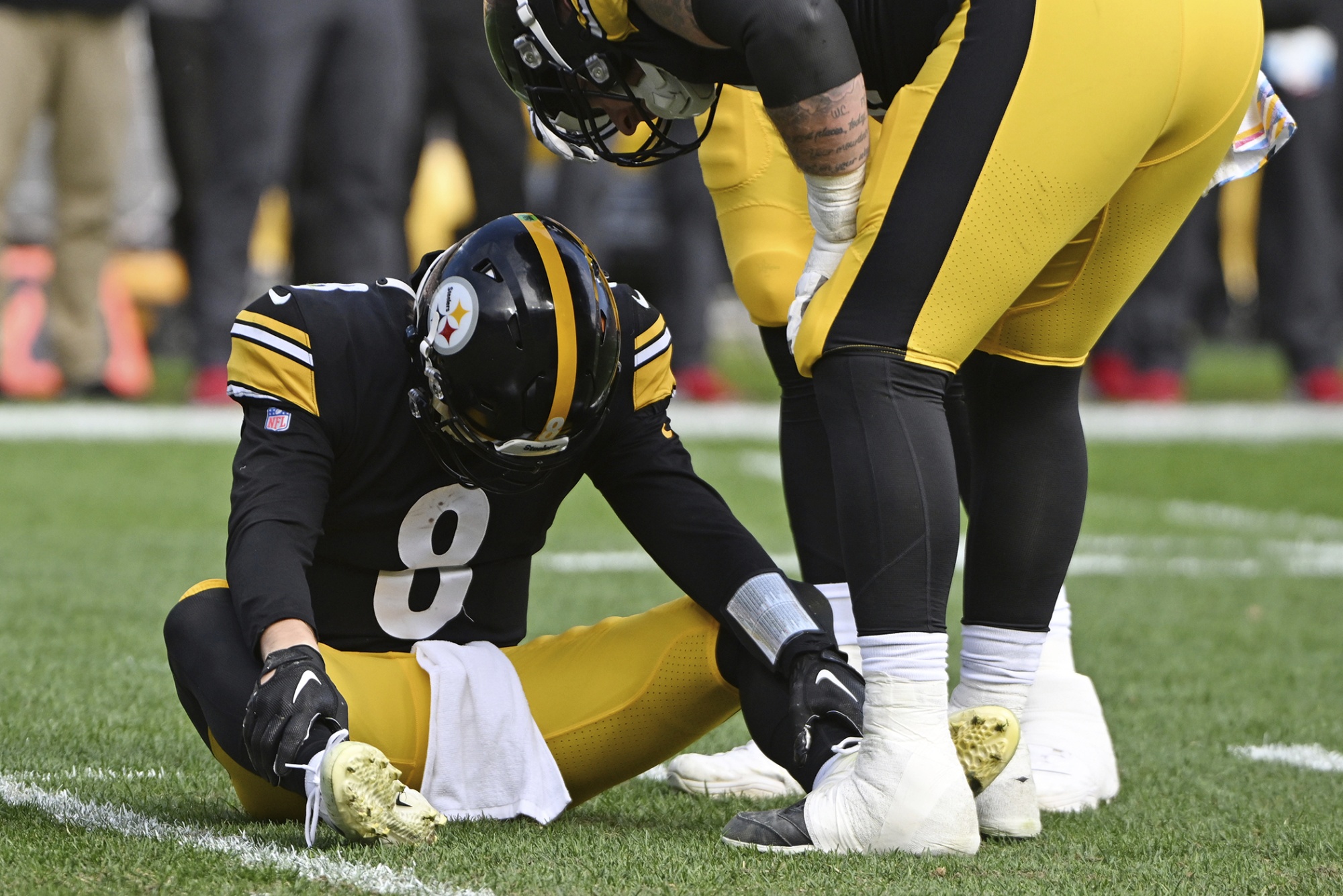 Pittsburgh Steelers quarterback Kenny Pickett rolls out against