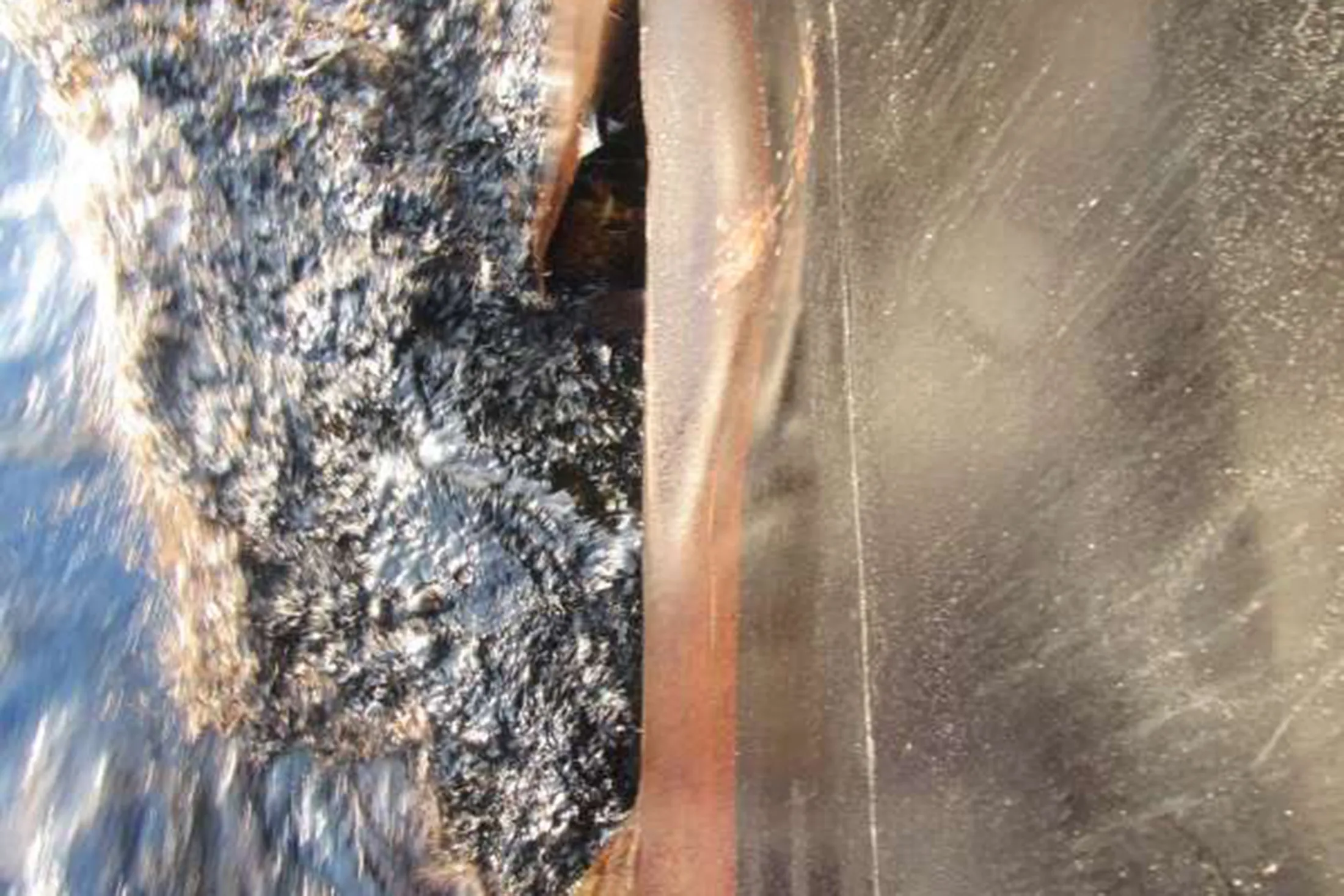 Oil leaks from Iranian tanker on Oct. 11.