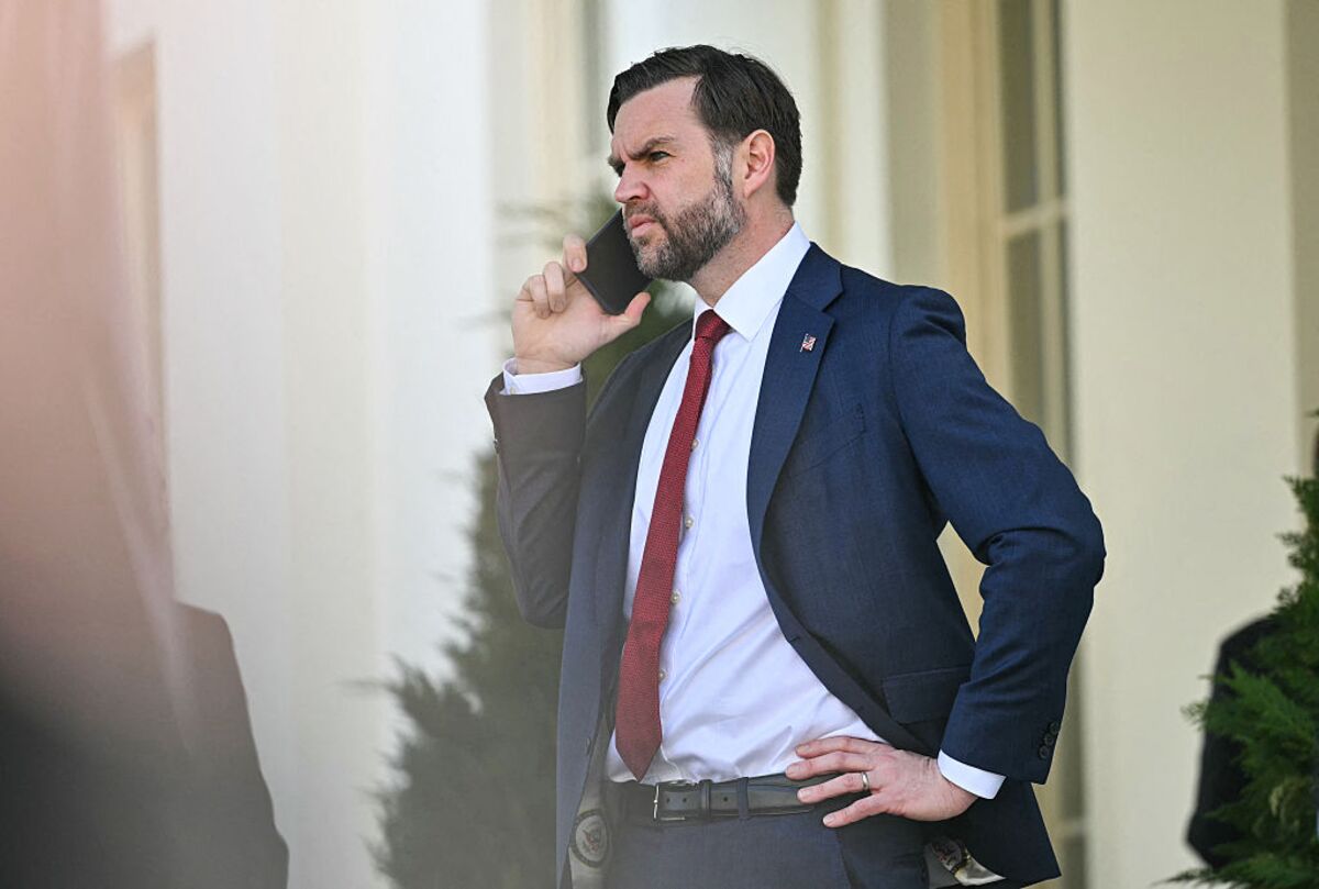 bloomberg.com - James Mayger - BHP Starts Review of Coal Mines: Australia Briefing