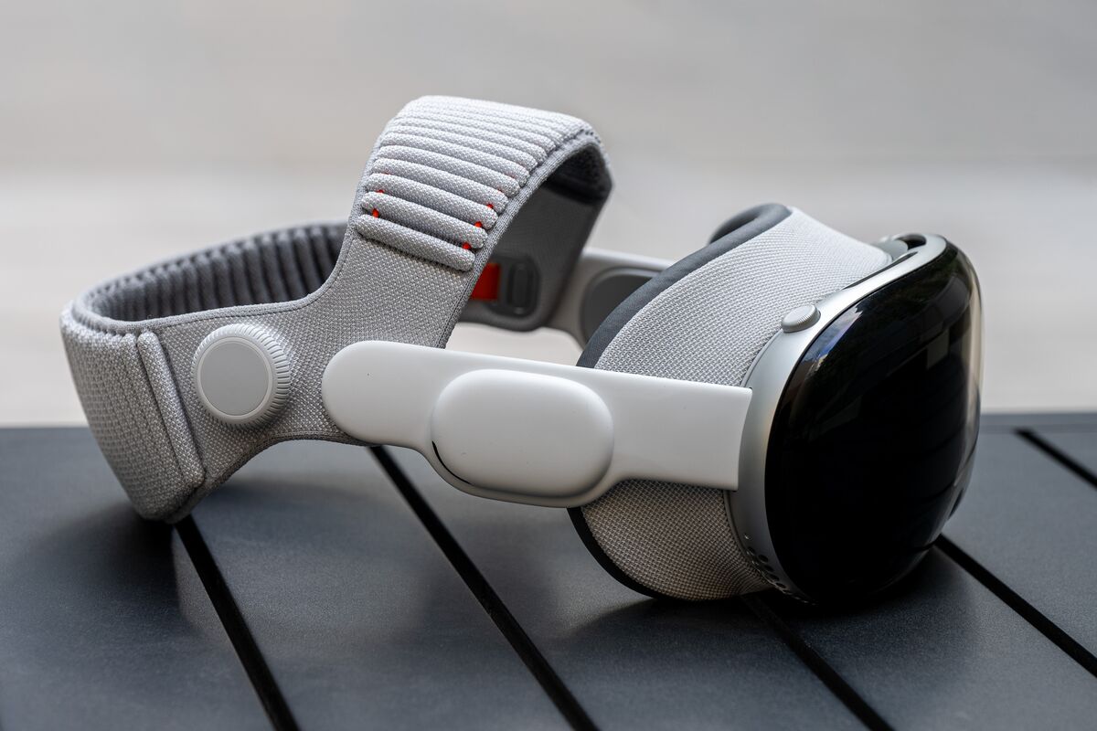 Apple’s New $99 Strap Makes Wearing the Vision Pro More Bearable