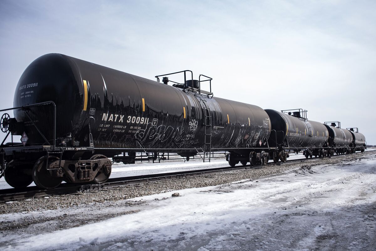 Trudeau Is Said Not to Favor Crude-by-Rail Plan to Ease Glut - Bloomberg