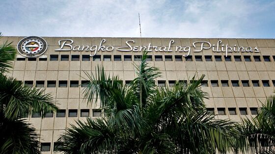 Philippines Central Bank to Keep Easy Policy Over Next Two Years