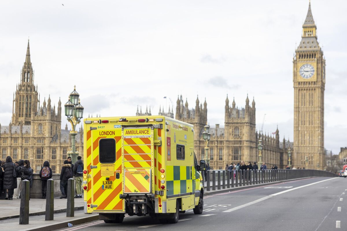 UK Plans Hospital, School Funding Cuts to Boost Defense Budg