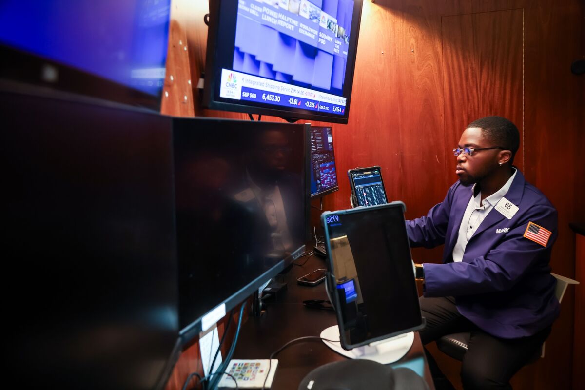 Wall Street’s Wealth Engine Powers Through Job-Market Anxiety