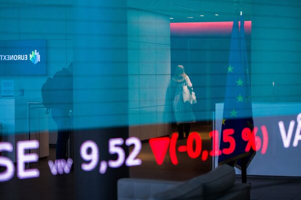 European Stocks Erase Weekly Gains on Monetary Policy Worries