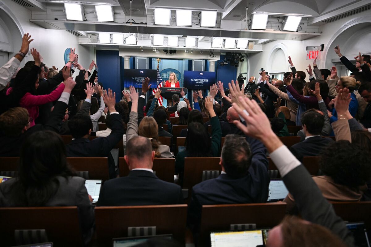 China Opposes ‘Media Warfare’ With US on Journalist-Visa Limits